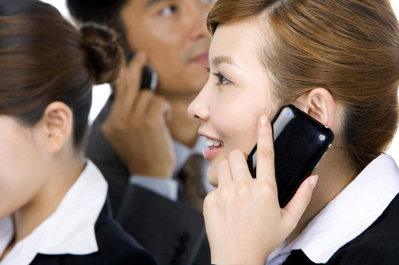 东方人,成年人,脸,头,脸颊,三个人,人群,商务人士,商务男性,商务女性,笑,打电话,微笑,露齿笑,特写,白色背景,侧面,衬衫,商务,快乐,手机,套装,工作,肩膀,职业,忙碌,商务装,工薪阶层,紧迫,男人,男性,年轻男性,年轻女性,女人,女性,亚洲人,中国人,年轻人,头部,脸部,脸蛋,面部,白领,上班族,电话机,说话,彩图,影棚拍摄,衬衣,办公室职员