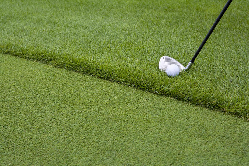 俯视,室外,特写,白天,运动,北京,中国,亚洲,挥杆,高尔夫球,草,绿色,休闲,击打,高尔夫球杆,东亚,高尔夫球运动,休闲活动,彩图,高角度拍摄