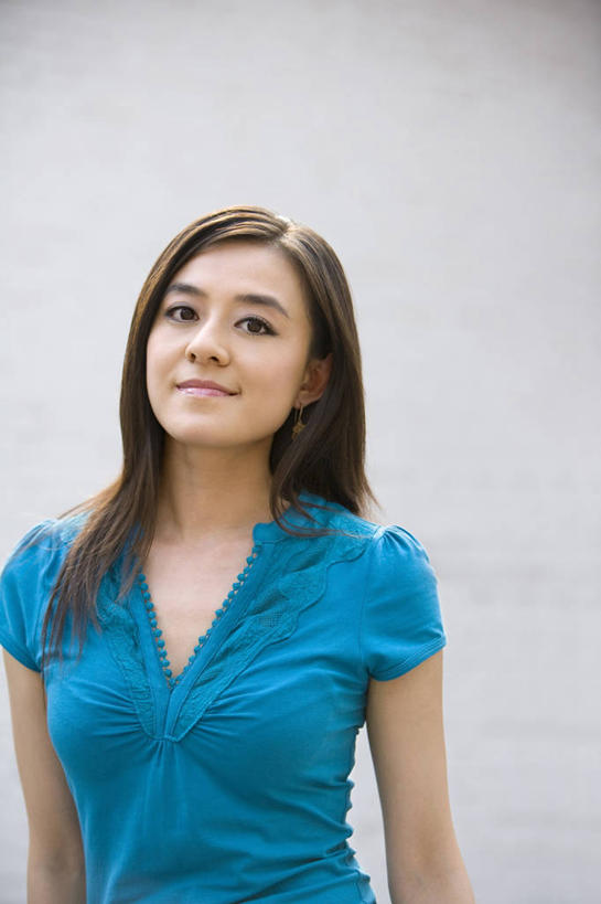 东方人,成年人,一个人,站,笑,微笑,露齿笑,白天,正面,满意,幸福,北京,中国,亚洲,仅一个年轻女性,仅一个女性,仅一个人,靠,靠着,放松,生活方式,肖像,东亚,无忧无虑,年轻女性,女人,女性,亚洲人,中国人,年轻人,彩图