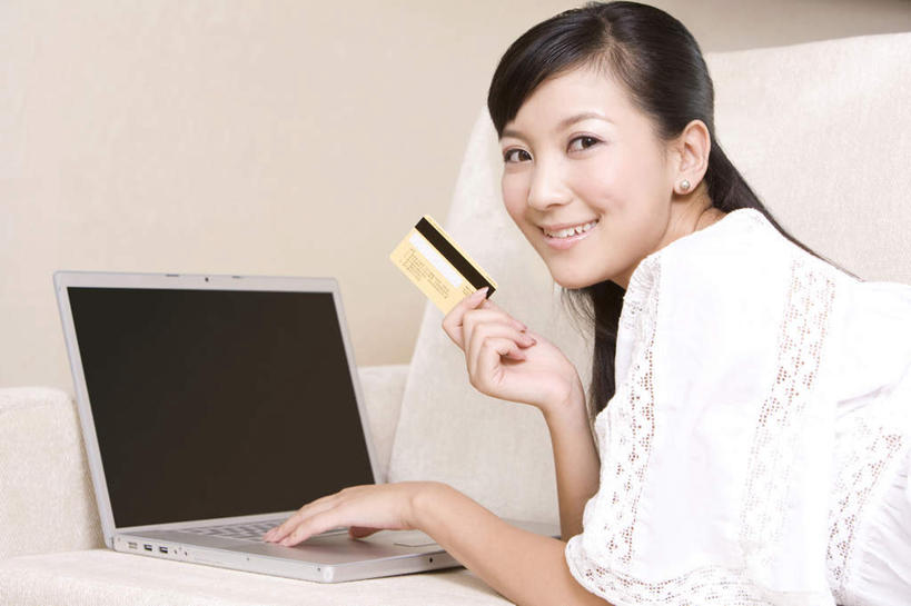 东方人,成年人,脸,头,脸颊,一个人,家庭,躺,笑,微笑,露齿笑,室内,白天,侧面,购物,快乐,满意,信用卡,消费,笔记本电脑,互联网,沙发,中国,仅一个年轻女性,仅一个女性,仅一个人,撑,敲打,托腮,输入,肩膀,打字,趴着,托,温暖,温馨,一家人,零售,点击,敲击,和睦,便利,舒适,托下巴,网上银行,网上冲浪,东亚,无线电技术,按键,计算机,年轻女性,女人,女性,亚洲人,中国人,年轻人,头部,脸部,脸蛋,面部,电子商务,彩图,融洽