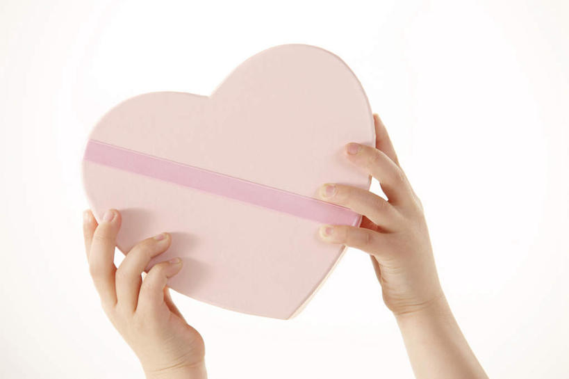 手,特写,静物,礼物,节日,浪漫,拿着,盒子,心型,彩图,影棚拍摄,爱