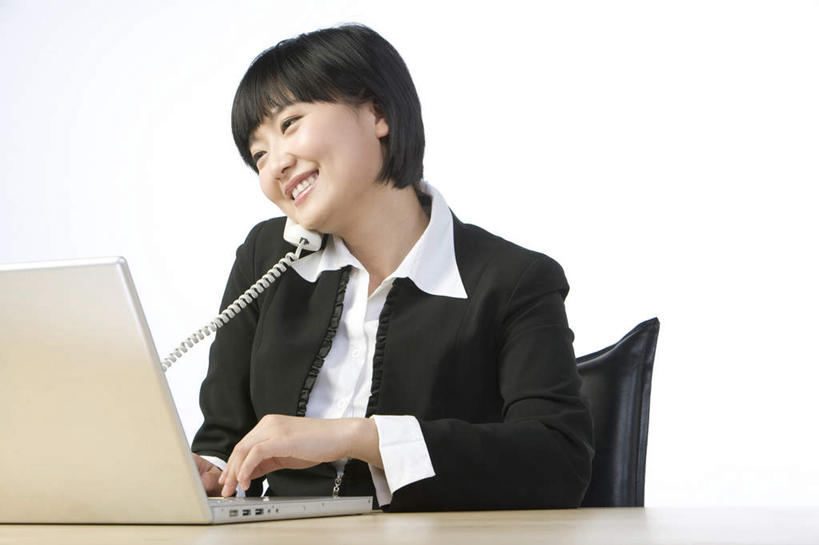 东方人,成年人,一个人,商务人士,秘书,商务女性,办公室,坐,笑,打电话,微笑,露齿笑,室内,正面,商务,快乐,幸福,成功,笔记本电脑,桌子,北京,中国,亚洲,仅一个年轻女性,仅一个女性,仅一个人,敲打,套装,联系,输入,书桌,打字,职业,服务,点击,敲击,便利,享乐,销售,商务装,贩卖,工薪阶层,东亚,按键,计算机,年轻女性,女人,女性,亚洲人,中国人,年轻人,白领,上班族,电话机,半身,彩图,影棚拍摄,办公室职员,了解,操作员,客户服务代表