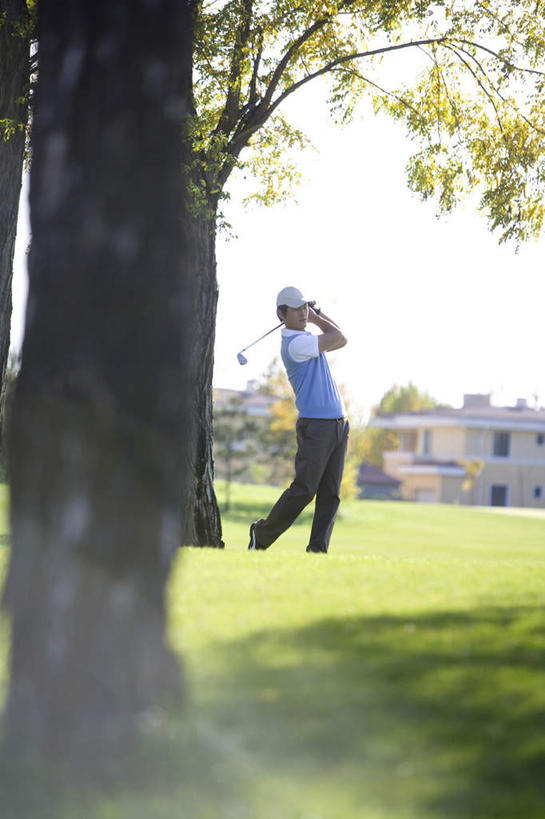 一个人,室外,白天,正面,锻炼,运动,北京,中国,亚洲,仅一个男性,仅一个人,挥杆,摇摆,训练,拿着,休闲装,高尔夫球场,仅一个年轻男性,放松,乐趣,专心,高尔夫球杆,享乐,东亚,高尔夫球运动,男人,男性,年轻男性,中国人,年轻人,休闲活动,彩图,欢乐