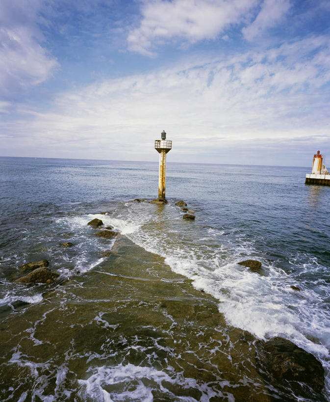 室外,白天,海洋,道路,法国,欧洲,信息,地形,云,灯塔,交通,方向,风景,天空,引导,指引,航标,利穆赞,彩图,导航