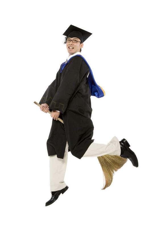 东方人,成年人,一个人,学生,跳,笑,微笑,露齿笑,竖图,正面,快乐,幸福,成功,北京,中国,亚洲,仅一个男性,仅一个人,学习,扫帚,眼镜,教育,仅一个年轻男性,概念,摄影,流苏,幽默,知识,学士帽,毕业,成就,学士服,东亚,垂布,学士袍,学位帽,男人,男性,年轻男性,亚洲人,中国人,年轻人,大学生,彩图,影棚拍摄