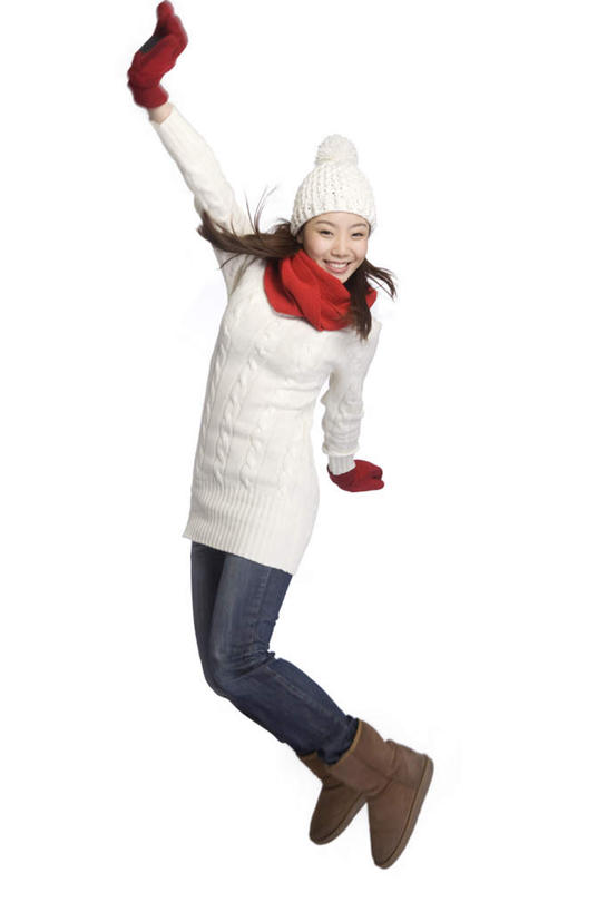 东方人,成年人,一个人,跳,举,笑,微笑,露齿笑,竖图,白色背景,正面,毛衣,快乐,兴奋,幸福,帽子,北京,中国,亚洲,仅一个年轻女性,仅一个女性,仅一个人,庆祝,冬天,半空,刺激,手套,围巾,托,寒冷,乐趣,摄影,享乐,东亚,编织帽,年轻女性,女人,女性,亚洲人,中国人,年轻人,举起,举手,举着,向上举,向上伸,向上托,彩图,影棚拍摄,雪靴