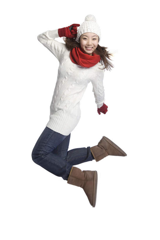 东方人,成年人,一个人,跳,举,笑,微笑,露齿笑,竖图,白色背景,正面,毛衣,快乐,兴奋,幸福,帽子,北京,中国,亚洲,仅一个年轻女性,仅一个女性,仅一个人,庆祝,冬天,半空,刺激,手套,围巾,托,寒冷,乐趣,摄影,享乐,东亚,编织帽,年轻女性,女人,女性,亚洲人,中国人,年轻人,举起,举手,举着,向上举,向上伸,向上托,彩图,影棚拍摄,雪靴