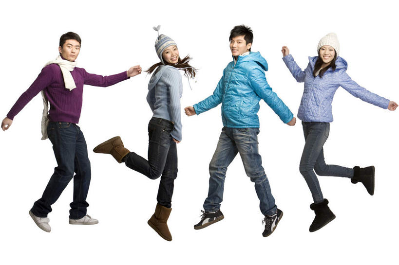 东方人,成年人,四个人,跳,笑,微笑,露齿笑,横图,白色背景,正面,毛衣,快乐,兴奋,友谊,幸福,北京,中国,亚洲,一排,整齐,并排,冬天,半空,牛仔裤,外套,刺激,排列,围巾,寒冷,活力,摄影,影棚,队列,摄影棚,肖像,手插袋,东亚,男人,男性,年轻男性,年轻女性,女人,女性,亚洲人,中国人,年轻人,插兜,散步,手插兜,张开手臂,彩图,影棚拍摄,拍摄,雪靴,手抄兜,摆拍
