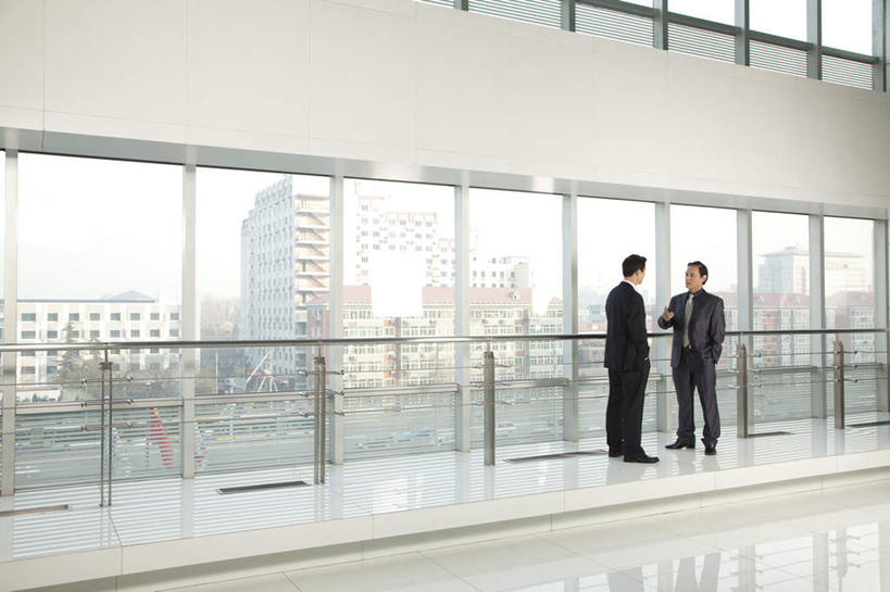 东方人,成年人,中年人,老年人,头发,两个人,商务人士,商务男性,办公室,横图,室内,正面,衬衫,商务,讨论,通讯,智慧,成功,窗户,北京,中国,亚洲,套装,开会,工作,会议,领带,黑色,职业,办公大楼,摄影,生活方式,经理,商务装,工薪阶层,东亚,老年男性,男人,男性,中年男性,亚洲人,中国人,白领,上班族,说话,彩图,衬衣,办公室职员,首席执行官,商务会议