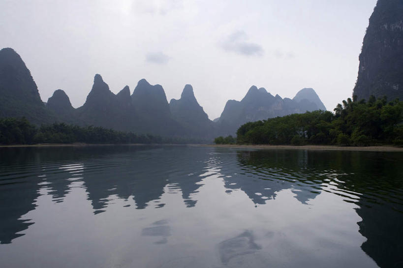 无人,横图,室外,白天,旅游,度假,河流,美景,山,山脉,水,桂林,中国,亚洲,反射,地形,景观,水面,喀斯特,娱乐,风景,自然,地标建筑,享受,休闲,景色,放松,摄影,宁静,中国文化,自然风光,自然现象,东亚,东亚文化,漓江,广西壮族自治区,自然地理,彩图,桂林山水