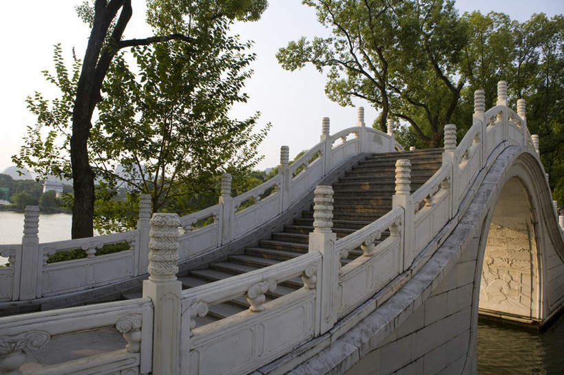 无人,横图,室外,白天,旅游,度假,美景,水,建筑,桂林,中国,亚洲,景观,拱门,桥,历史,娱乐,拱桥,树,自然,享受,休闲,景色,放松,摄影,宁静,运河,中国文化,自然风光,自然现象,东亚,东亚文化,漓江,万里无云,广西壮族自治区,彩图,传统文化