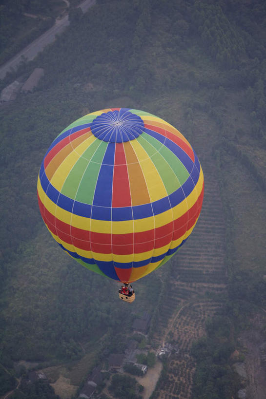 无人,竖图,俯视,室外,白天,探险,自由,旅途,美景,桂林,中国,亚洲,地形,景观,半空,浪漫,飞,风景,自然,热气球,景色,运输,摄影,宁静,享乐,自然风光,东亚,广西壮族自治区,冒险,休闲活动,彩图,高角度拍摄