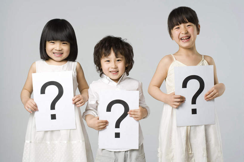 东方人,儿童,三个人,笑,微笑,露齿笑,横图,白色背景,正面,快乐,幸福,纯洁,中国,亚洲,一排,整齐,标志,拿着,布告,排列,小孩,白色,可爱,童年,童趣,摄影,问号,队列,童真,东亚,烂漫,无邪,天真,男孩,男性,女孩,女性,亚洲人,中国人,孩子,彩图,影棚拍摄,朝鲜族,标点符号