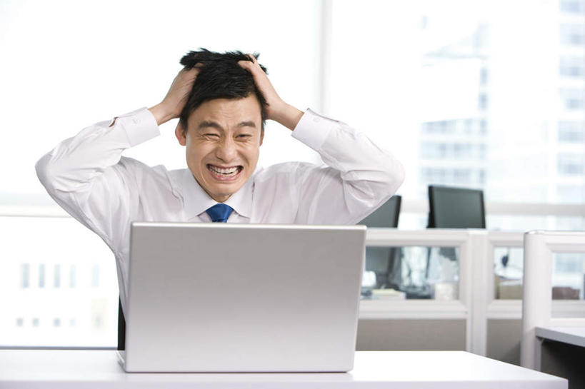 东方人,成年人,中年人,脸,头,脸颊,头发,一个人,商务人士,商务男性,办公室,横图,留白,正面,衬衫,商务,笔记本电脑,互联网,技术,北京,中国,亚洲,仅一个男性,仅一个人,仅一个中年男性,套装,生气,工作,托腮,肩膀,职业,压力,摄影,悲伤,伤心,难过,忧虑,紧急,商务装,救援,工薪阶层,东亚,挫败,悲哀,救助,无线电技术,哀痛,悲戚,悲痛,计算机,男人,男性,中年男性,亚洲人,中国人,头部,脸部,脸蛋,面部,白领,上班族,彩图,衬衣,办公室职员,紧急救助