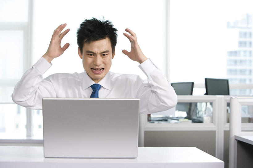 东方人,成年人,中年人,一个人,商务人士,商务男性,办公室,横图,留白,正面,衬衫,商务,笔记本电脑,互联网,技术,北京,中国,亚洲,仅一个男性,仅一个人,仅一个中年男性,套装,生气,工作,职业,压力,皱眉头,摄影,悲伤,伤心,难过,忧虑,紧急,商务装,救援,工薪阶层,东亚,挫败,悲哀,救助,无线电技术,哀痛,悲戚,悲痛,震惊,计算机,男人,男性,中年男性,亚洲人,中国人,白领,上班族,半身,彩图,衬衣,办公室职员,紧急救助