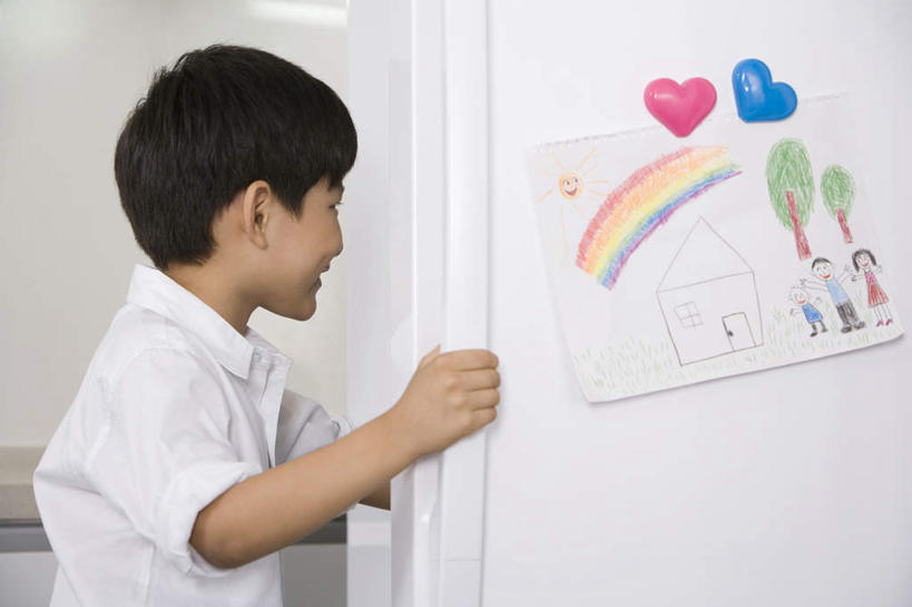 东方人,儿童,一个人,家庭,横图,插画,室内,留白,侧面,绘画,纯洁,数码,科技,彩虹,厨房,门,亚洲,仅一个男性,仅一个人,开,阴影,艺术,网络,瓷器,磁铁,冰箱,房屋,高光,几何,计算机图形,古典,合成,图画,文化,画,小孩,工艺品,社区,品味,仅一个小孩,可爱,同意,童年,童趣,美术,电脑合成图,数码合成图,创造力,高雅,合成图,房地产,漫画,想象,童真,东亚,烂漫,无邪,粉笔画,北京市,写实,具体,具象,美学,天真,男孩,男人,男性,亚洲人,中国人,孩子,心型,半身,彩图,彩色粉画笔,粉画,色粉画,男生