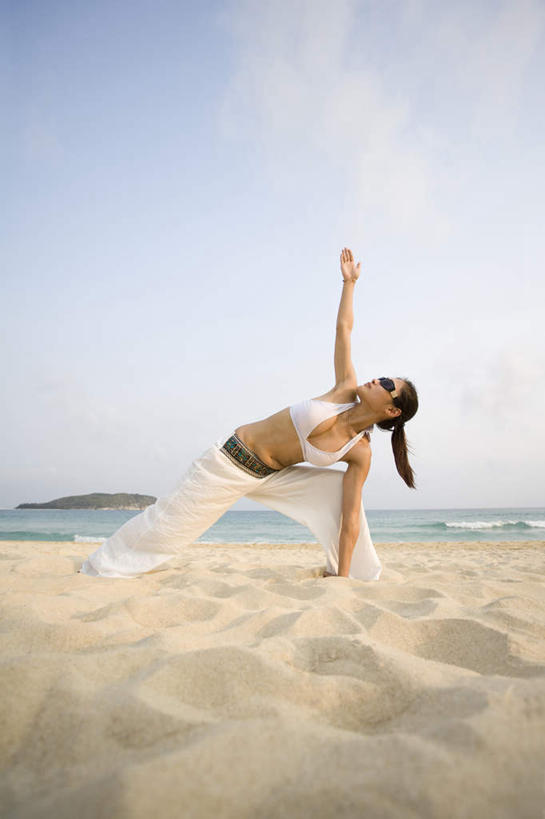 东方人,一个人,举,竖图,室外,白天,正面,锻炼,旅游,度假,瑜伽,运动,海洋,美景,三亚,中国,亚洲,仅一个年轻女性,仅一个女性,仅一个人,伸展,景观,娱乐,白色,天空,自然,太阳镜,夏天,托,享受,休闲,景色,安静,放松,活力,平衡,同意,养生,瑜珈,宁静,动作,专心,优美,自然风光,弹性,东亚,海南岛,灵性,体育,年轻女性,女人,女性,亚洲人,中国人,年轻人,海滩,休闲活动,举起,举手,举着,向上举,向上伸,向上托,张开手臂,健身,舞王式