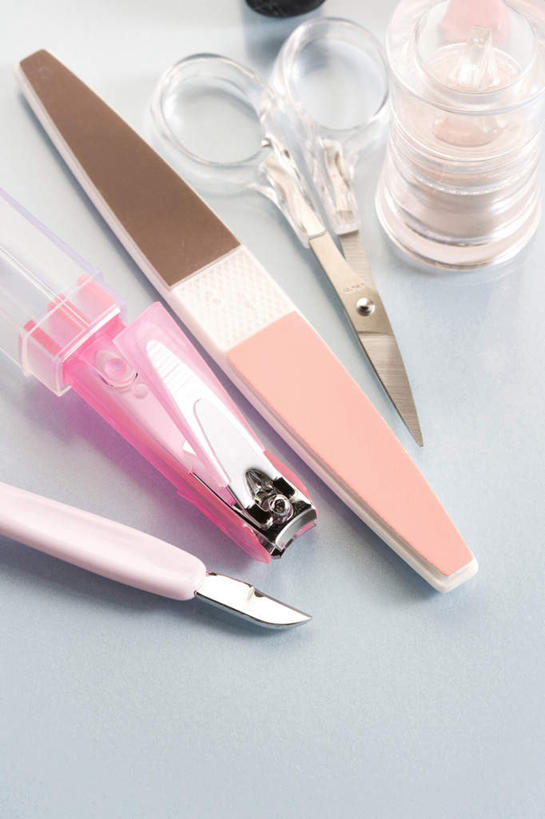 无人,竖图,俯视,室内,化妆,美容,时尚,静物,五个,一排,许多,护肤,准备,蓝色背景,整齐,剪刀,排列,保养,享受,休闲,放松,修指甲,保健,摄影,卫生,化妆用品,队列,指甲锉,指甲钳,养颜,美化,彩图,高角度拍摄,SPA美容,魅力,例行公事