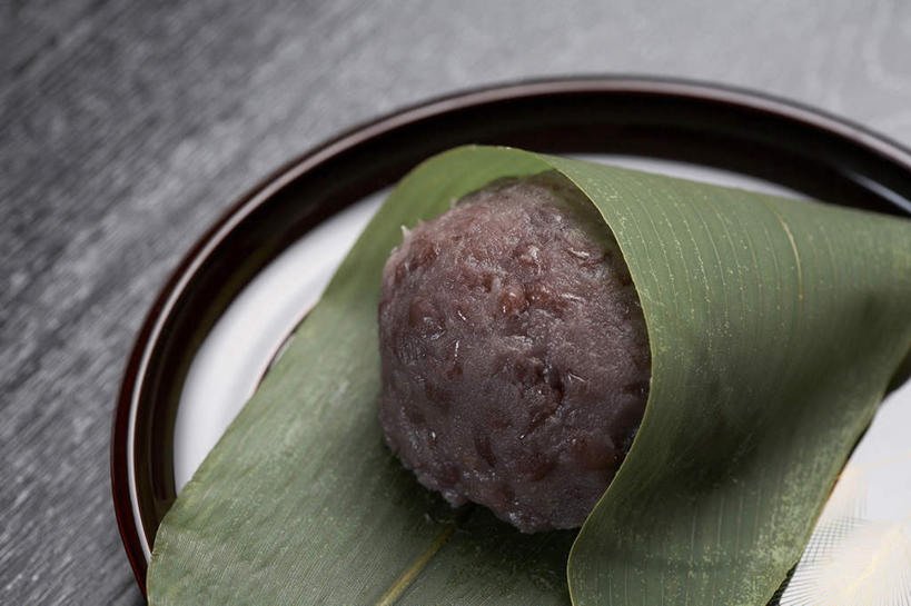 点心,无人,横图,俯视,室内,留白,桌子,静物,叶子,日本文化,包装,日本料理,食品,甜点,甜品,饮食,食物,糕点,一个,盘子,甜食,摄影,单个,香蕉叶,简单,清新,赤豆,东亚文化,纯净,彩图,高角度拍摄