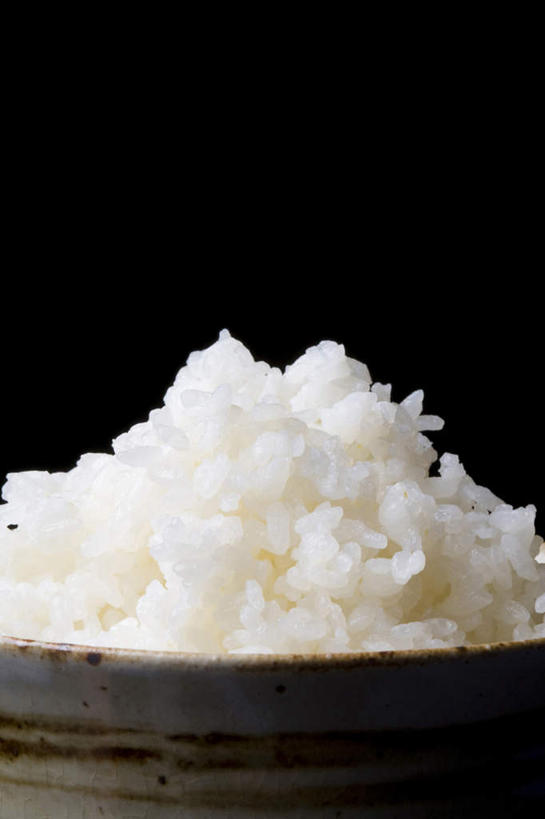 无人,竖图,室内,特写,留白,静物,黑色背景,白米,谷物,日本料理,食品,米,饮食,一个,碗,摄影,单个,堆,简单,清新,健康食物,纯净,彩图,影棚拍摄