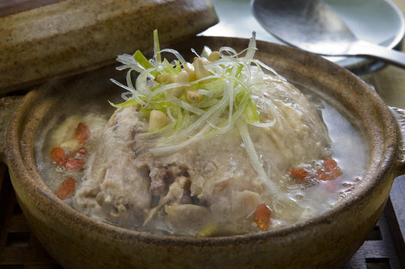 无人,横图,俯视,室内,静物,餐具,炖锅,盖子,汤,食品,饮食,汤匙,摄影,碎纸,膳食,清新,主菜,东亚文化,健康食物,彩图,高角度拍摄,装饰菜