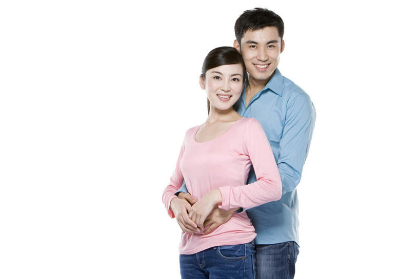 东方人,成年人,两个人,站,笑,微笑,露齿笑,横图,留白,白色背景,侧面,衬衫,快乐,满意,纯洁,亚洲,瓷器,休闲装,刺激,社区,可爱,童年,童趣,搭,享乐,搭着,童真,东亚,烂漫,无邪,北京市,异性恋,无忧无虑,天真,男人,男性,年轻男性,年轻女性,女人,女性,亚洲人,中国人,年轻人,手牵手,半身,彩图,影棚拍摄,爱