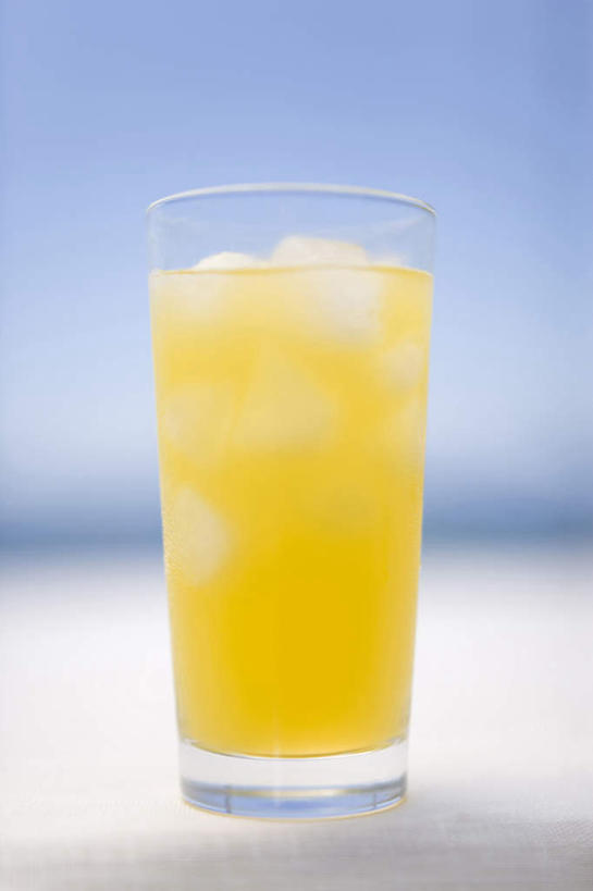 果汁,无人,竖图,室内,静物,冰,杯,饮食,饮料,一个,橙色,摄影,单个,简单,清新,桔子汁,健康食物,纯净,玻璃杯,彩图,影棚拍摄