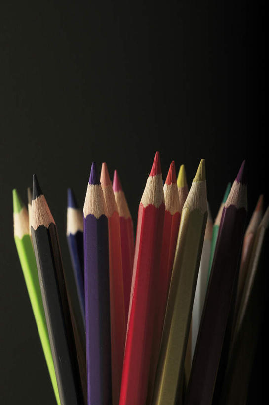无人,竖图,特写,留白,侧面,学习,黑色背景,教育,铅笔,摄影,多样,创造力,美术工艺,彩图,影棚拍摄,彩色铅笔