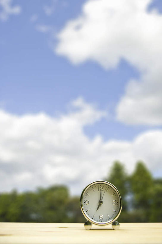 无人,竖图,室外,白天,留白,闹钟,时间,光线,云,光芒,天空,自然,摄影,宁静,环境,准确,改变,钟,彩图