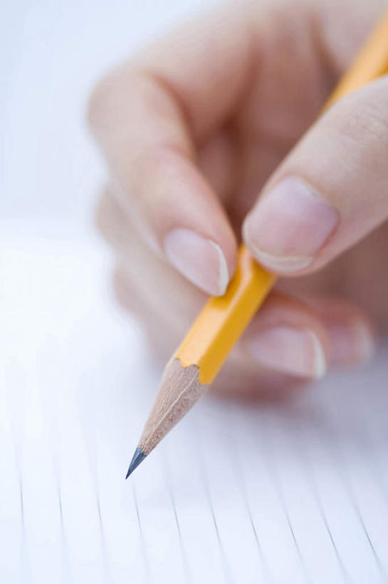 手,竖图,特写,留白,侧面,写,灰色背景,纸,拿着,两个,笔记本,铅笔,通信,摄影,动作,决心,文档,彩图,影棚拍摄