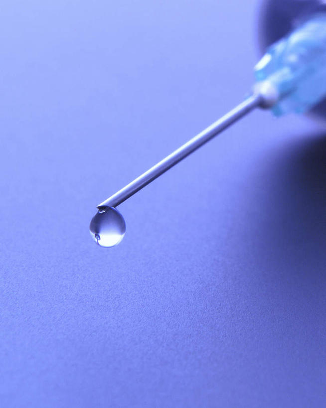 无人,竖图,特写,留白,药,蓝色背景,水滴,摄影,注射器,准确,解决,彩图,影棚拍摄