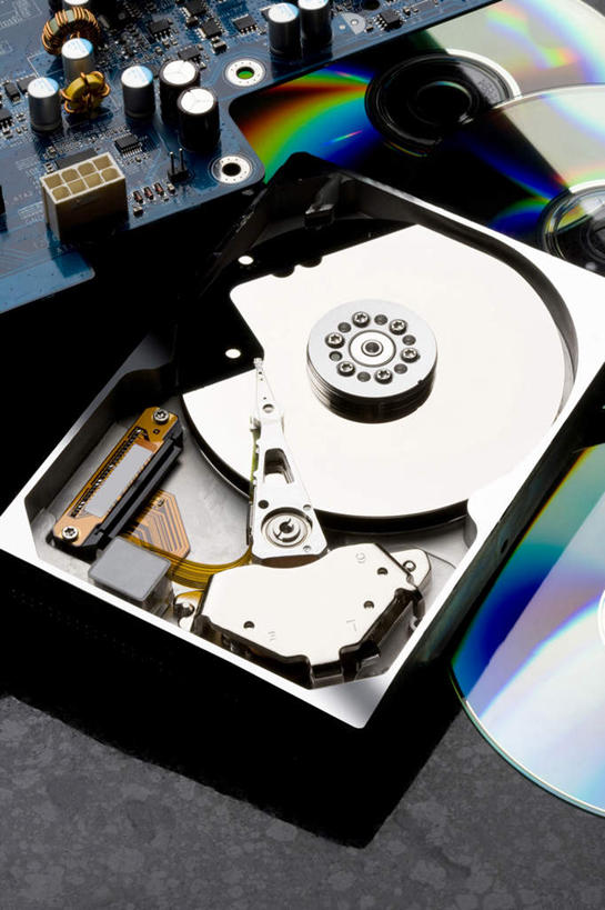 无人,竖图,俯视,互联网,技术,数据,科技,许多,形状,银色背景,丰富,光线,因特网,网络,网址,信息,电路板,电器,光盘,域名,光芒,很多,联系,工业,通信,创意,摄影,复杂,电脑芯片,地址,母板,创新,硬盘驱动器,彩图,高角度拍摄