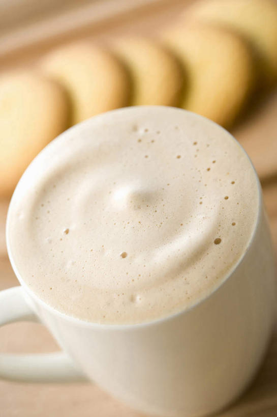 咖啡,无人,竖图,俯视,室内,特写,静物,咖啡杯,曲奇,饮食,饮料,摄影,部分,简单,清新,拿铁咖啡,彩图,高角度拍摄