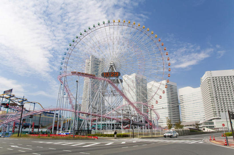 无人,游乐园,横图,室外,白天,留白,度假,游戏,摩天大楼,汽车,光线,光芒,玩,娱乐,现代,过山车,蓝色,天空,休闲,乐趣,摄影,游乐设施,活动,享乐,都市风光,发泄,消遣,智力,大转轮,宣泄,游艺设施,玩耍,嬉戏,彩图