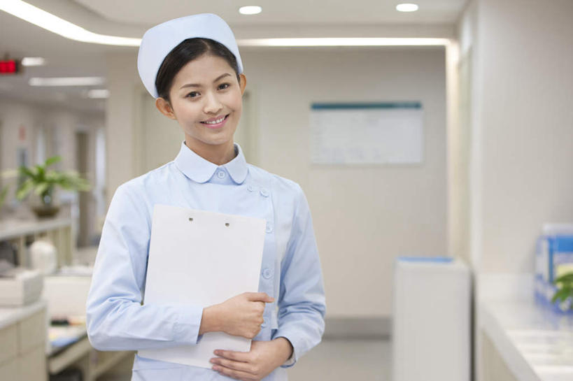 东方人,成年人,一个人,护士,医院,站,笑,微笑,露齿笑,横图,竖图,室内,留白,正面,快乐,满意,骄傲,成功,信心,中国,亚洲,仅一个年轻女性,仅一个女性,仅一个人,拿着,书桌,职业,写字板,病房,关爱,决心,文档,东亚,北京市,接待员,活页夹,技能,年轻女性,女人,女性,亚洲人,中国人,年轻人,半身,彩图,欢乐,病历,病历卡