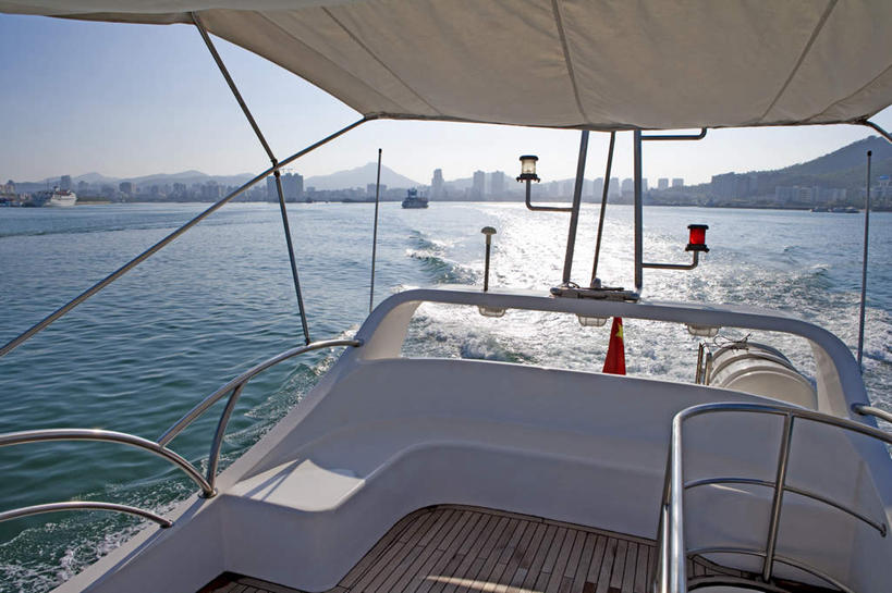 无人,横图,室外,白天,正面,锻炼,度假,快乐,比赛,运动,竞争,海洋,山,水,船,三亚,日光,亚洲,波纹,瓷器,地平线,水平线,游艇,娱乐,蓝色,风景,天空,休闲,运输,宁静,迅速,甲板,体育运动,华贵,东亚,海南岛,万里无云,清水市,体育,休闲活动,健身,旅行