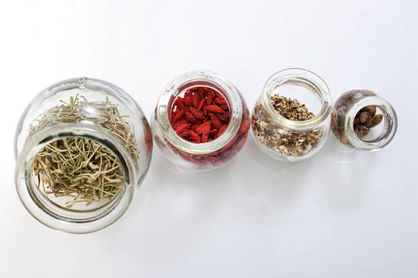 无人,横图,俯视,静物,北京,中国,亚洲,药,食品,草药,饮食,饮料,干花,汉字,摄影,有机食品,影棚,多样,枸杞,草本,中国文化,摄影棚,营养品,中医,东亚,健康食物,恢复,忍冬,彩图,高角度拍摄,影棚拍摄,拍摄,传统文化