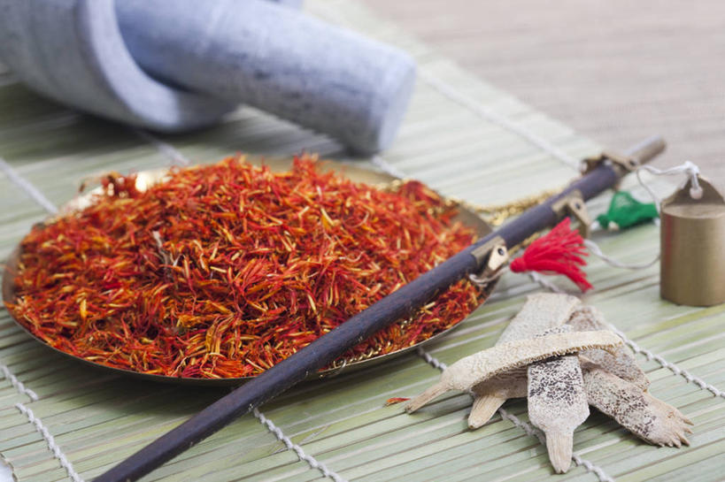 无人,横图,静物,北京,中国,亚洲,药,食品,草药,饮食,饮料,干花,红花,汉字,摄影,有机食品,影棚,多样,草本,中国文化,摄影棚,营养品,中医,东亚,健康食物,秤砣,秤,彩图,影棚拍摄,拍摄,传统文化