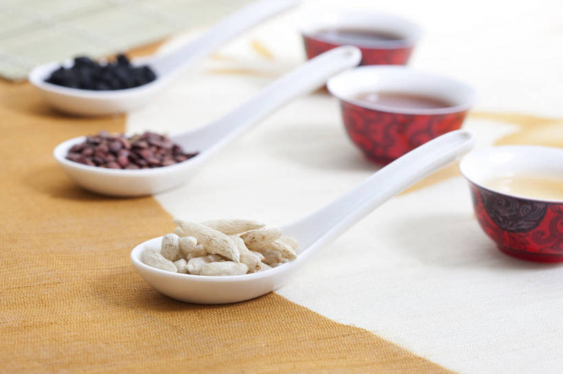 无人,横图,仰视,静物,北京,中国,亚洲,一排,药,整齐,食品,草药,饮食,饮料,排列,干花,摄影,有机食品,影棚,多样,草本,队列,中国文化,摄影棚,营养品,中医,东亚,健康食物,麦冬,茶杯,彩图,低角度拍摄,影棚拍摄,拍摄,传统文化