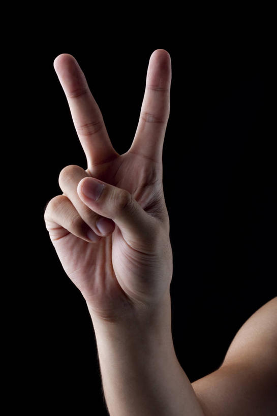 东方人,成年人,中年人,手,一个人,竖图,特写,正面,成功,静物,北京,中国,亚洲,仅一个男性,仅一个人,仅一个中年男性,黑色背景,手势,手指,摄影,部分,和平,东亚,男人,男性,中年男性,亚洲人,中国人,手臂,彩图,影棚拍摄,打手势,和平手势