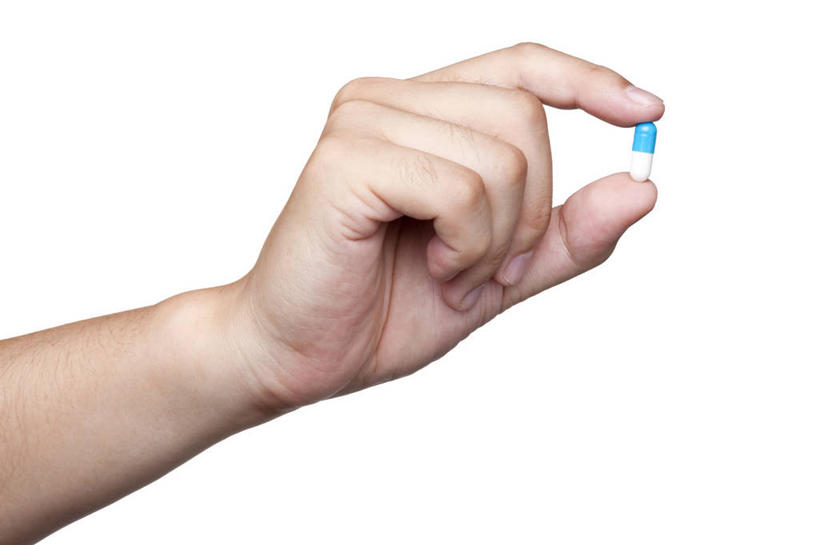 东方人,成年人,中年人,手,一个人,横图,特写,白色背景,侧面,静物,北京,中国,亚洲,仅一个男性,仅一个人,仅一个中年男性,药,药丸,拿着,胶囊,吃药,概念,生病,手指,摄影,影棚,部分,简单,摄影棚,东亚,四肢,男人,男性,中年男性,亚洲人,中国人,手臂,彩图,影棚拍摄,拍摄,处方药