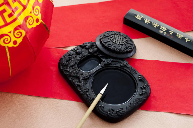 无人,横图,室内,运气,静物,照明,中国,春节,亚洲,庆祝,装饰,灯笼,毛笔,墨水,纸灯笼,红色,灯具,汉字,摄影,照亮,照明设备,中国文化,印泥,东亚,繁荣,元旦,彩图,影棚拍摄,传统文化