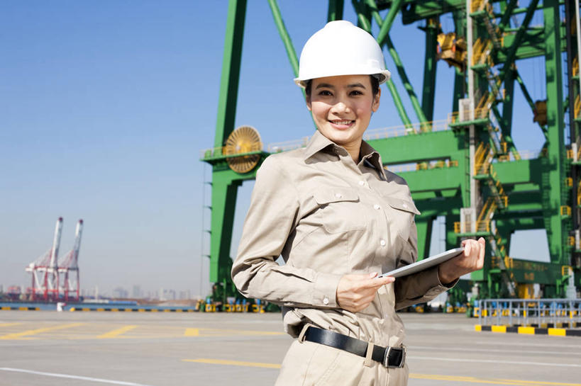 东方人,中年人,一个人,码头,站,微笑,横图,室外,白天,制服,商务,快乐,技术,港口,建筑,中国,亚洲,出口,工作,设备,现代,施工,工人,安全帽,交通工具,职业,机械,起重机,工业,运输,摄影,写字板,工程,效率,货运,载具,东亚,物流,造船厂,天津市,工作车,施工车,亚洲人,中国人,员工,半身,彩图,摆渡口,埠头,渡口,渡头,港湾,海港,货运码头,口岸,商港,匠人,劳动者,体力工,工人阶级,海上运输