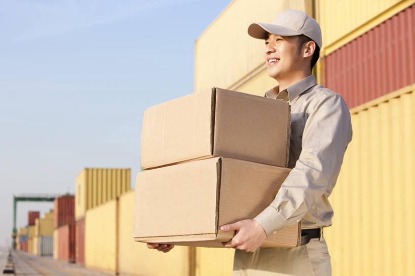 东方人,一个人,码头,横图,室外,白天,制服,商务,港口,中国,亚洲,工作,纸箱,集装箱,拿着,货柜,现代,盒子,工人,容器,箱子,职业,工业,运输,摄影,效率,货运,运送,东亚,物流,天津市,男人,亚洲人,中国人,年轻人,员工,半身,彩图,摆渡口,埠头,渡口,渡头,港湾,海港,货运码头,口岸,商港,匠人,劳动者,体力工,工人阶级