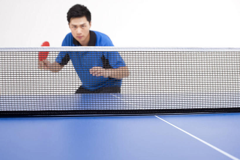 东方人,一个人,运动员,蹲,横图,室内,白色背景,运动服,运动,竞争,中国,亚洲,准备,网,乒乓球拍,乒乓球桌,球拍,竞技运动,拿着,摄影,影棚,生活方式,专心,摄影棚,决心,东亚,体育活动,乒乓球,年轻男性,亚洲人,中国人,年轻人,半身,彩图,影棚拍摄,拍摄