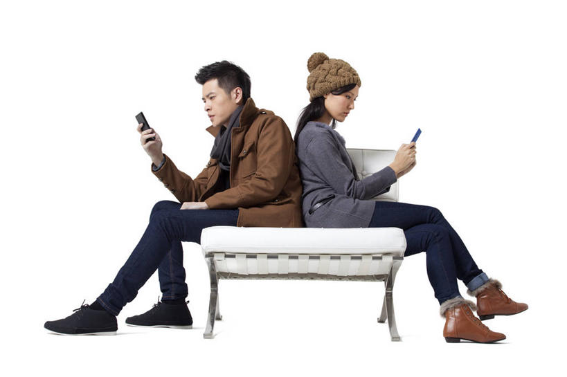 东方人,西方人,儿童,少年,成年人,一个人,两个人,夫妻,坐,横图,白色背景,正面,爱情,时尚,通讯,纯洁,互联网,技术,美景,手机,椅子,欧洲,中国,欧洲人,亚洲,仅一个年轻女性,仅一个女性,仅一个人,景观,触摸屏,浪漫,拿着,牛仔裤,休闲装,小孩,白色,自然,围巾,社区,背靠背,休闲,景色,恩爱,可爱,童年,童趣,读书,恋人,生活方式,酷,自然风光,发短信,下载,网上冲浪,童真,智能手机,东亚,烂漫,无邪,无线电技术,异性恋,窘迫,天真,男人,男性,年轻男性,年轻女性,女人,女性,白种人,亚洲人,中国人,孩子,年轻人,夫妇,情侣,电话机,秋天,触摸,彩图,影棚拍摄,伴侣,美人,态度