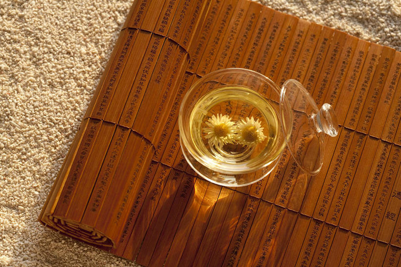 无人,横图,俯视,茶,静物,沙子,茶道,饮食,饮料,花茶,汉字,摄影,竹简,中国文化,菊花茶,热饮,东亚文化,茶杯,彩图,高角度拍摄,影棚拍摄