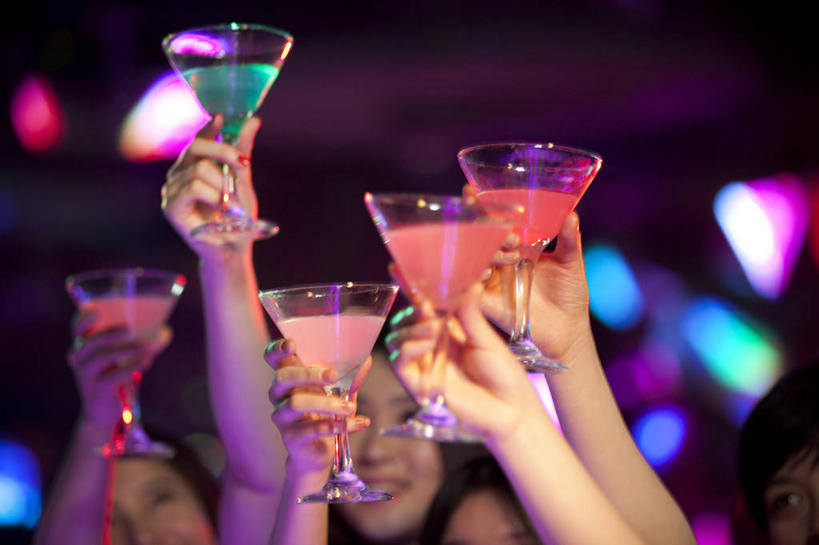 东方人,手,酒吧,横图,室内,特写,聚会,时尚,性感,夜生活,快乐,兴奋,幸福,热情,北京,中国,亚洲,拿着,刺激,饮料,鸡尾酒,乐趣,摄影,照亮,酷,享乐,夜总会,东亚,马提尼,年轻女性,女人,亚洲人,中国人,年轻人,彩图,欢乐,魅力