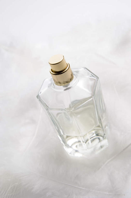 无人,竖图,俯视,室内,特写,白天,白色背景,时尚,静物,阴影,朦胧,模糊,芳香,香气,反射,罐子,木塞,影子,玻璃制品,一个,玻璃瓶,瓶子,品味,香水,摄影,影棚,单个,优雅,气味,高雅,芬芳,除臭,彩图,高角度拍摄,影棚拍摄,拍摄