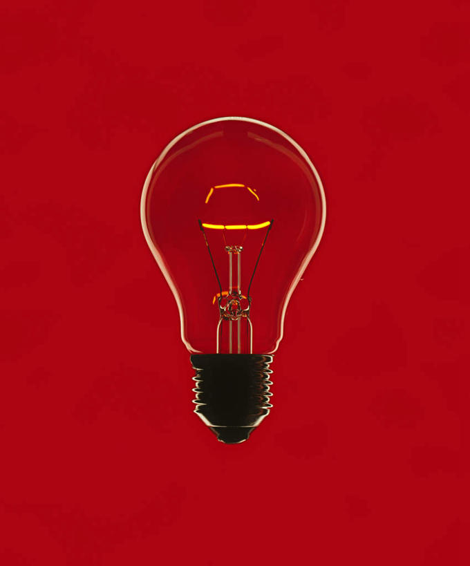 无人,竖图,室内,特写,白天,正面,静物,照明,阴影,红色背景,反射,灯泡,影子,灯,一个,灯具,摄影,白炽灯,影棚,单个,照亮,照明工具,白炽灯泡,彩图,影棚拍摄,拍摄